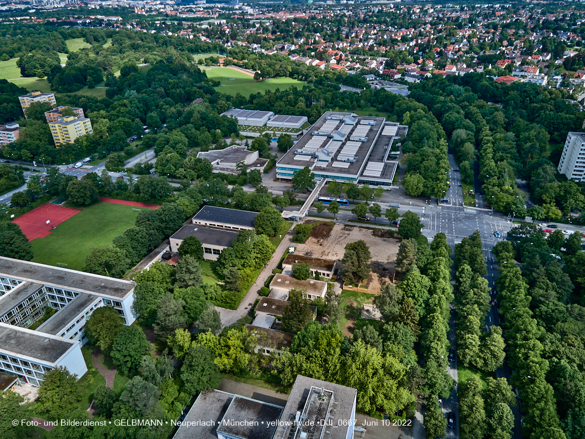 10.06.2022 - Luftbilder von der Baustelle Haus für Kinder in Neuperlach